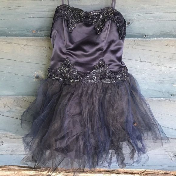 Navy Blue Dress Scene - Picture 1 of 7